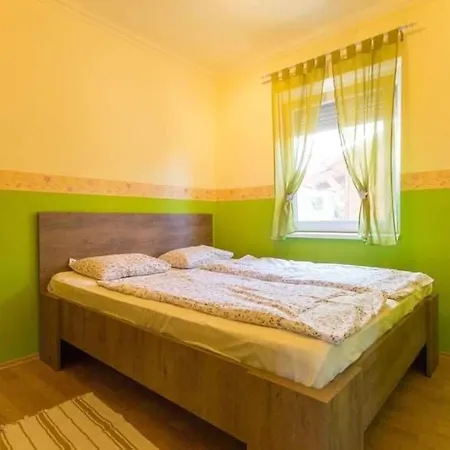 Zalan Apartmann Балатонкерестур