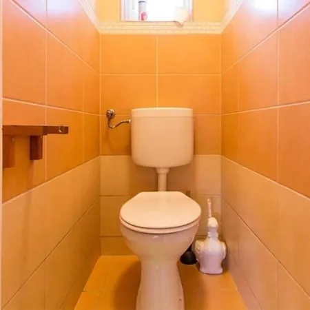 Zalan Apartmann شقة *