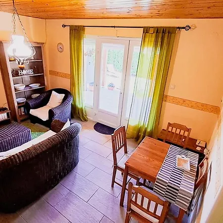 Zalan Apartmann شقة *